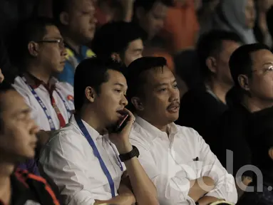 Menpora, Imam Nahrawi, menyaksikan pertandingan hari ketiga Indonesia Open 2017 di JCC, Senayan, Rabu (14/6/2017). Menpora didampingi staf khusus bidang olahraga Taufik Hidayat yang juga legenda bulu tangkis Indonesia. (Bola.com/ M Iqbal Ichsan)