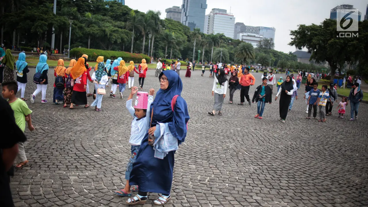 Monas Saat Libur Sekolah