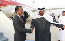 VIDEO: Jokowi Tiba di Abu Dhabi, Disambut Spesial Presiden MBZ Diiringi Rebana