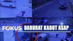 Berniat membelikan obat untuk anak, seorang wanita di Kota Palangka Raya, Kalimantan Tengah, terjatuh dari motor karena lemas akibat kabut asap.