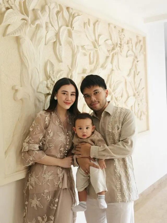 Gaya Perdana Aaliyah Massaid Rayakan Lebaran sebagai Ibu, Anggun dalam Balutan Dua Look Berbeda