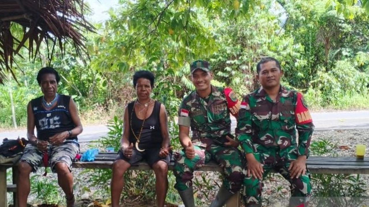 Babinsa Koramil Benawa Perkuat Komunikasi dengan Warga Yalimo, Jamin Keamanan dan Ketertiban