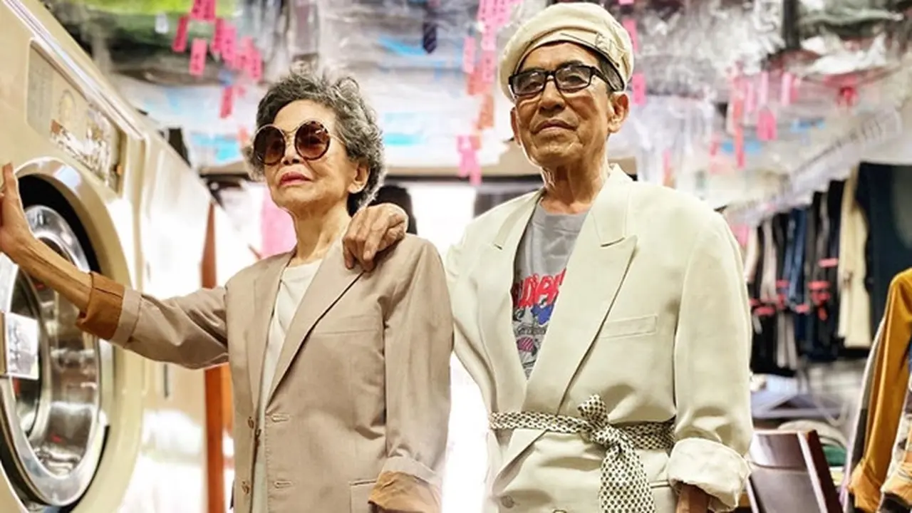 6 Gaya Suami Istri 80 Tahun Pakai Baju Bekas Laundry Ini Curi Perhatian