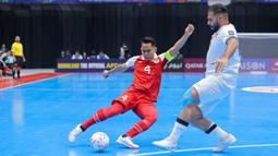 Pemain Timnas Futsal Indonesia, Mochammad Iqbal, saat melawan Irak pada laga Grup A Piala Asia Futsal 2026 di Indonesia Arena, Jakarta, Sabtu (31/1/2026). (Bola.com/Bagaskara Lazuardi)