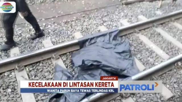 Seorang wanita paruh baya tewas terlindas kereta di perlintasan Stasiun Karet Tengsin, Tanah Abang.