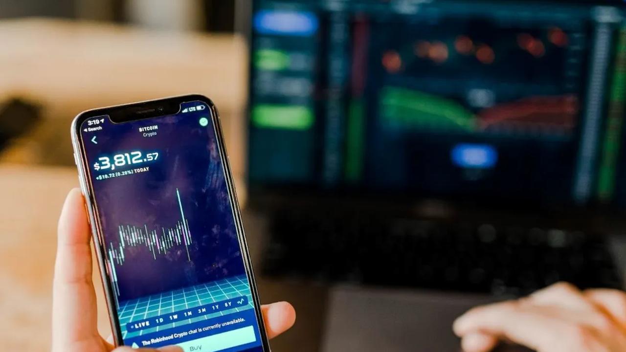 Arie juga turut mengajak karyawan dan nasabah untuk mengunjungi Galeri Investasi Digital Bank DKI untuk merasakan sendiri manfaatnya dalam pengetahuan dan pengelolaan produk investasi yang dimiliki.