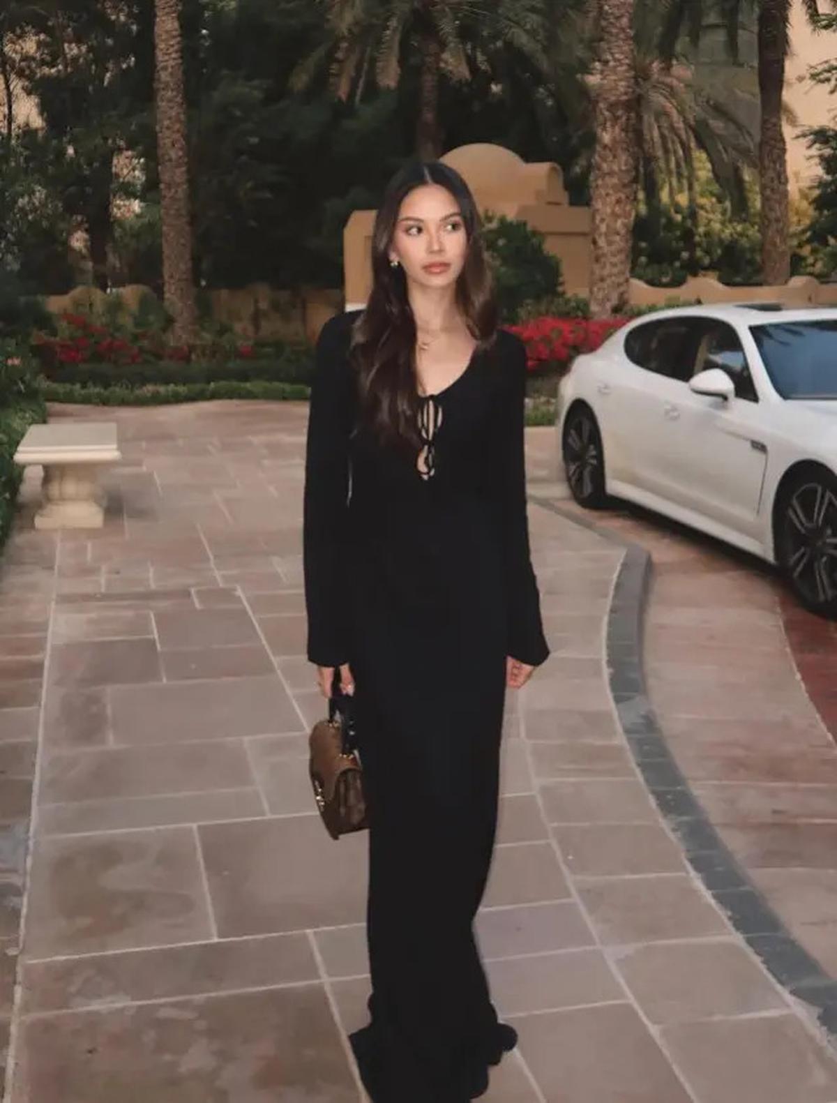 Gaya Alyssa Daguise Saat Pakai Dress Panjang, Anggun Mempesona