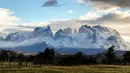 Pemandangan Taman Nasional Torres del Paine di wilayah Magallanes, Chile pada 16 April 2019. Taman nasional dengan luas area 181.414 hektar ini juga dipenuhi dengan gunung, glasier, danau, lembah dan sungai dari alam Patagonia Chili Selatan. (Ana FERNANDEZ / AFP)