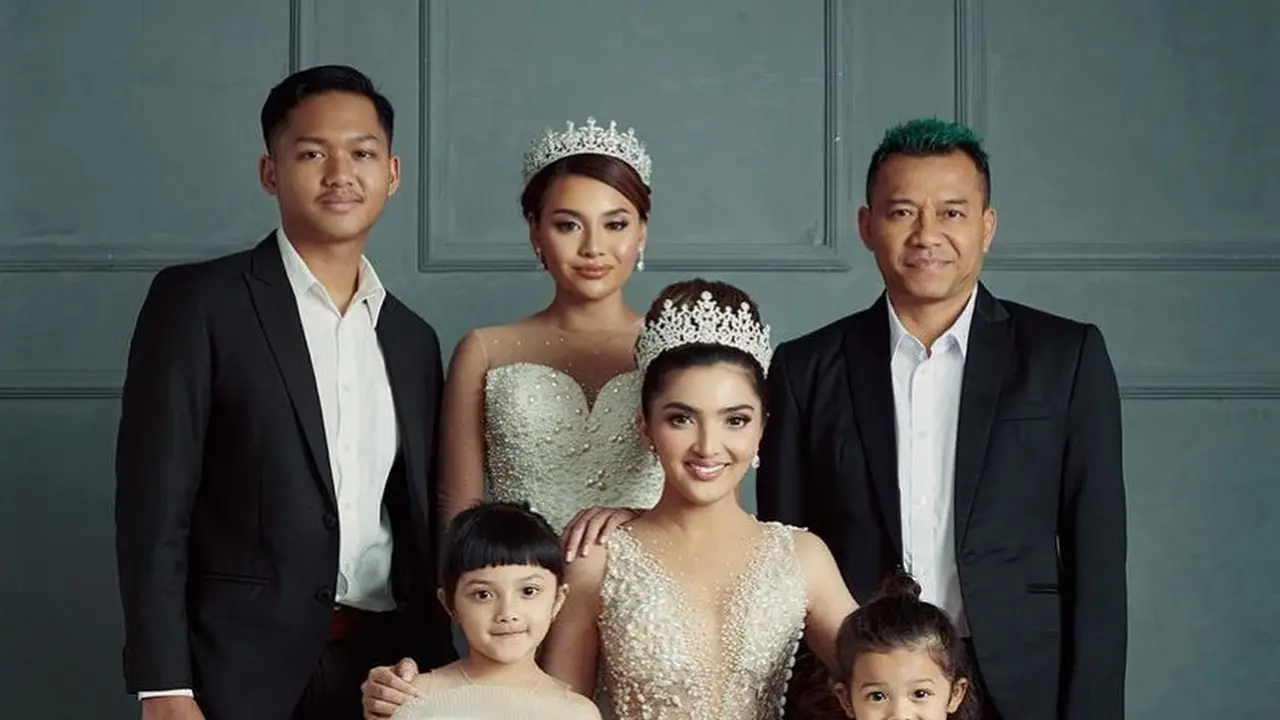 [Fimela] Keluarga Anang Hermansyah