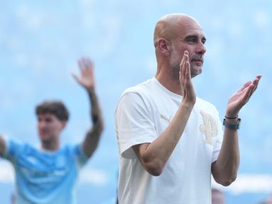 Pep Guardiola resmi berpisah dengan Manchester City setelah sepuluh tahun di Etihad Stadium. (AP Photo/Alastair Grant)