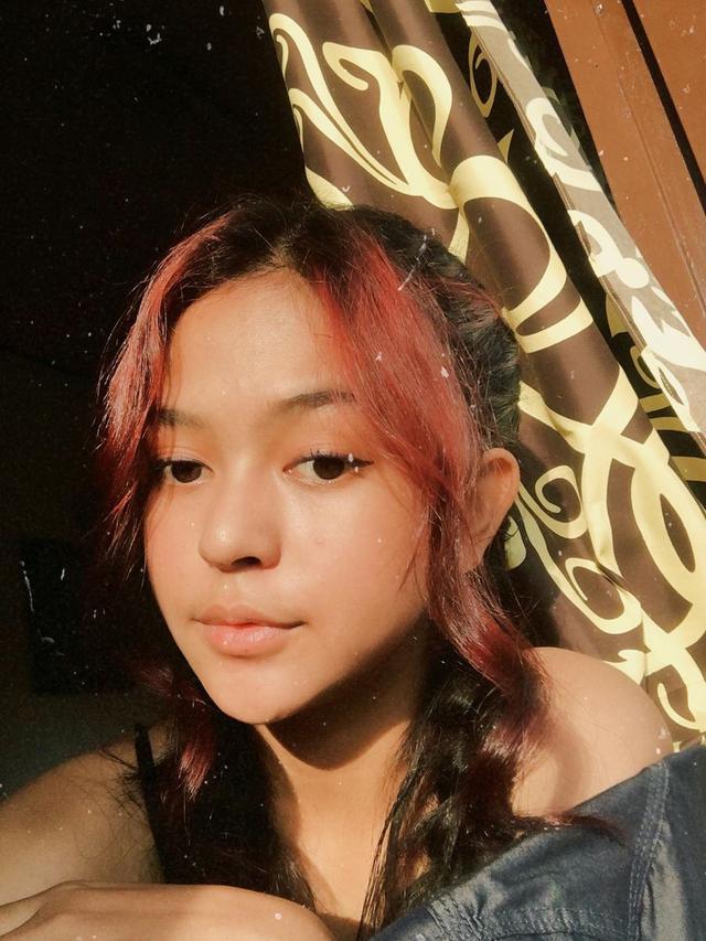 6 Potret Dinda Mahira dengan Warna Rambut Baru, Cantik Memesona