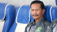 Pelatih Persebaya, Djadjang Nurdjaman. (Bola.com/Aditya Wany)