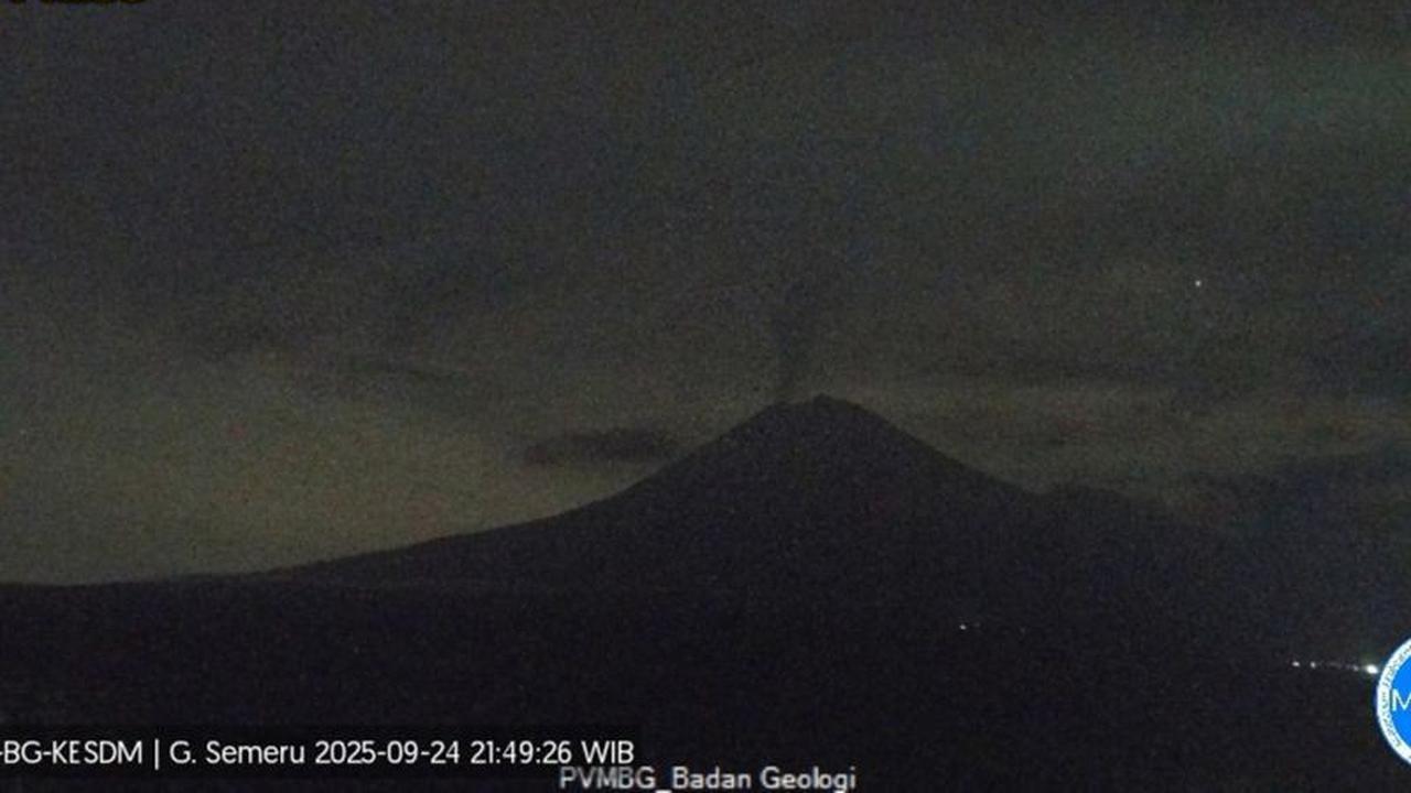 Gunung Tertinggi di Jawa Erupsi! Kolom Letusan Gunung Semeru Capai 900 Meter, Waspada Level II