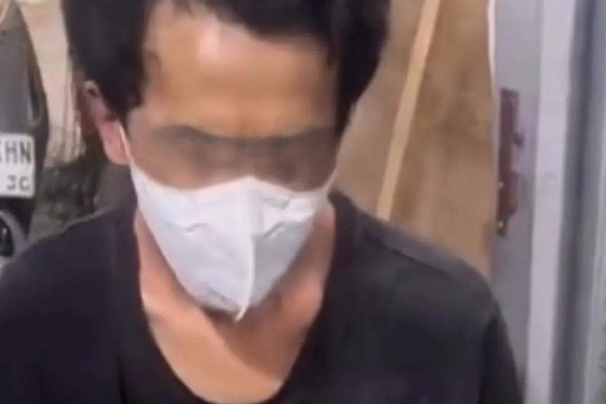 Viral di media sosial sebuah video yang memperlihatkan dugaan pelecehan seksual terhadap seorang pria di dalam angkutan umum di kawasan Cipayung, Jakarta Timur.