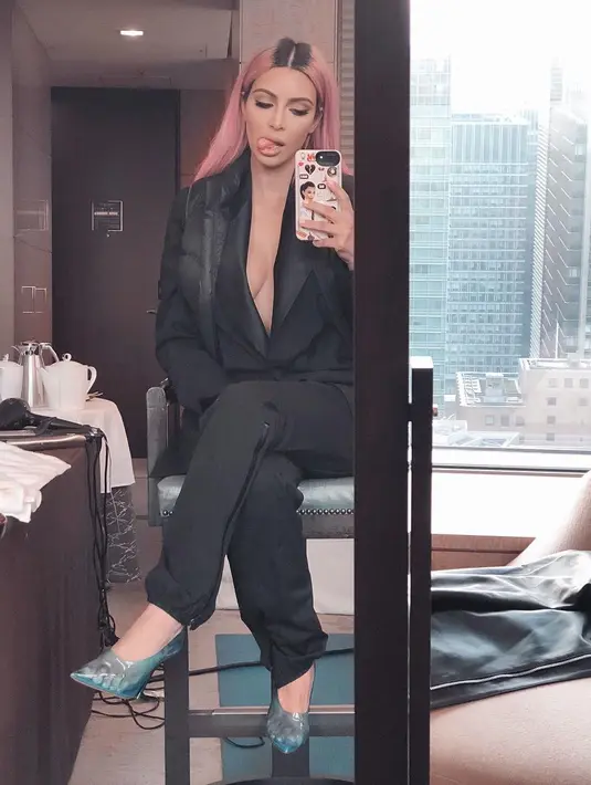 Para penggemar pun turut mengkritik tindakan Kim Kardashian tersebut. (instagram/kimkardashian)