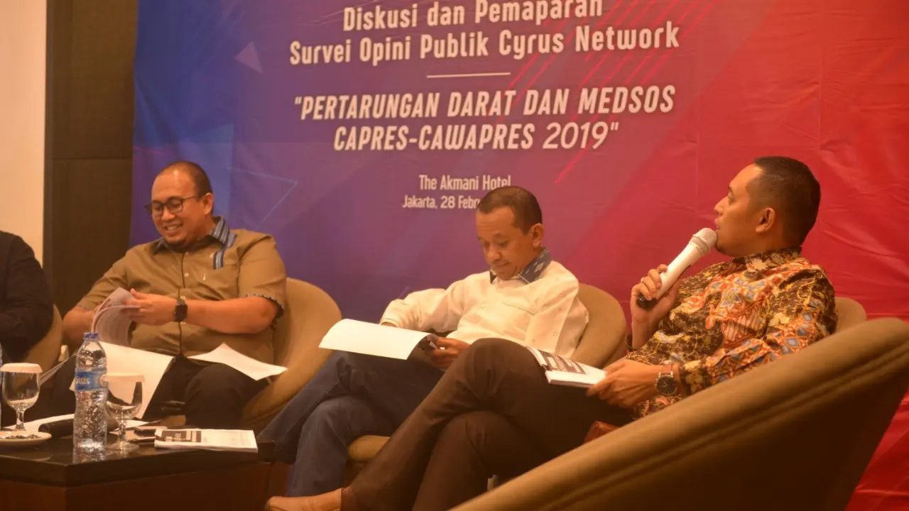 Lembaga Survei Politik Cyrus Network menggelar survei terkait elektabilitas pasangan calon presiden dan wakil presiden (Merdeka.com/Muhammad Genantan Saputra)