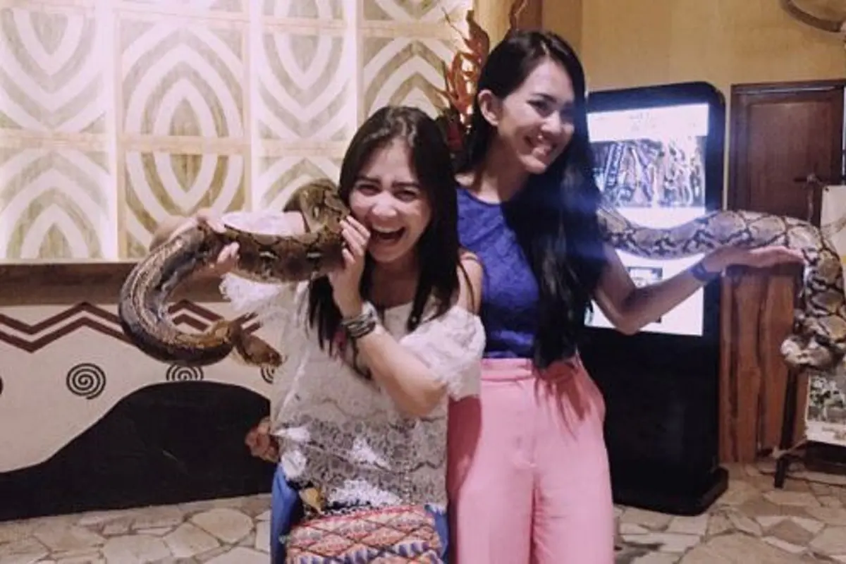 [Bintang] Prilly Latuconsina dan Kartika Putri