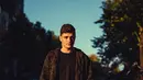 Pemilik nama asli Martjin Garritsjen ini merupakan seorang DJ berasal dari Belanda. Di tahun 2004, Garrix meraih peringkat ke-4 dari 100 DJ Internasional versi DJmagz. Di versi yang sama, tahun 2016 Garrix meraih juara 1. (Instagram/Martingarrix)