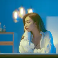 Luna tanggapi fans yang ucapkan selamat untuknya.  (k-gen)