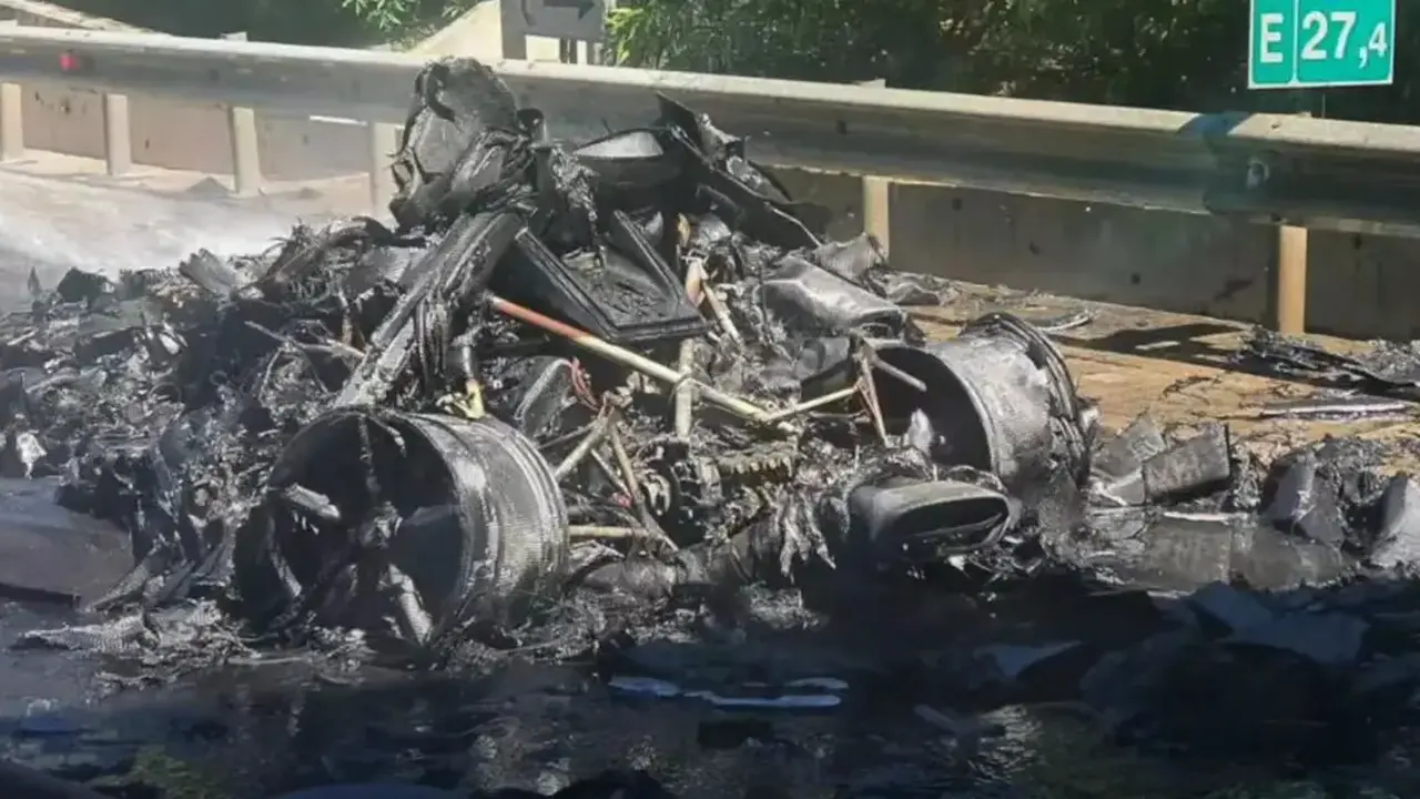 Koenigsegg Jesko Attack NÜR Edition Terbakar