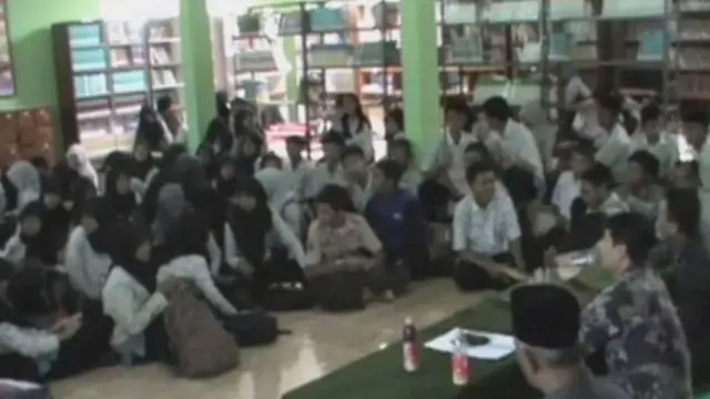 Liputan6 Pagi  | 3 | Mega Damaikan Risma, Gita Bentuk Posko, Panwaslu, Pemilih Tak Terdaftar    