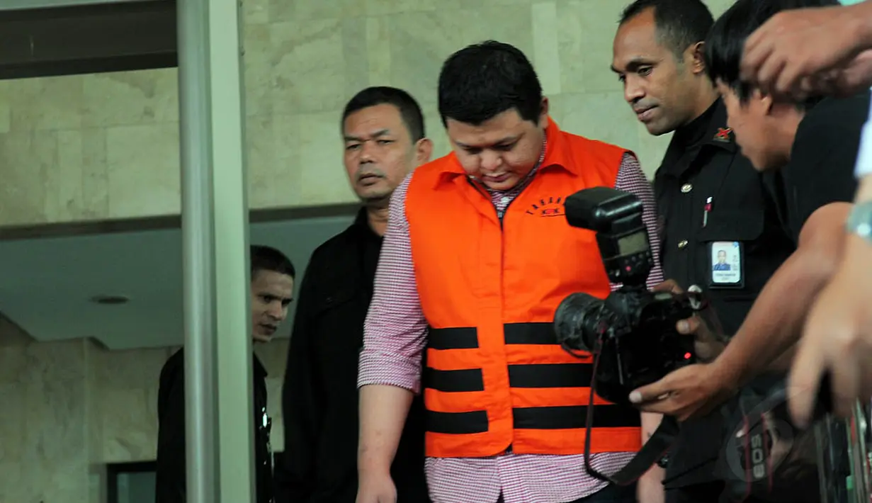 Komisi Pemberantasan Korupsi memeriksa pengusaha Teddy Renyut terkait kasus suap Bupati Biak. (Liputan6.com/Faisal R Syam)