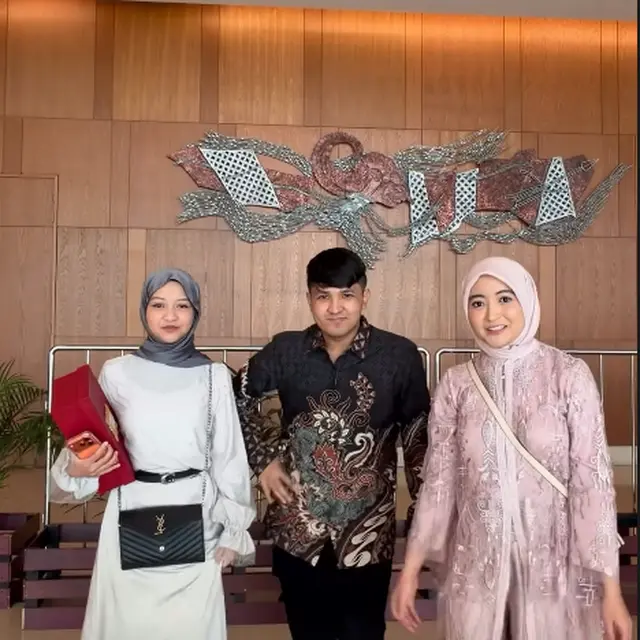 Detail baju batik Jirayut (Foto: Instagram @jirayutdaa4official)