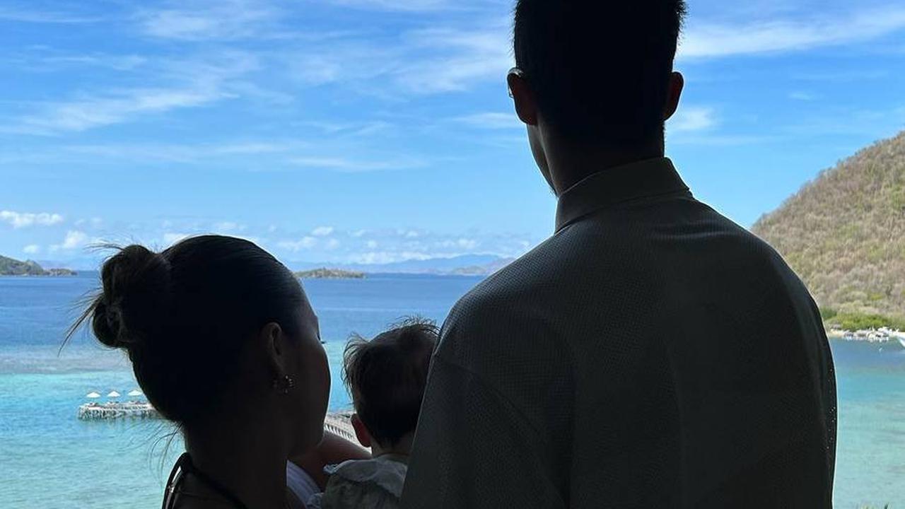 Meski demikian, Jennifer Coppen tetap tak bisa membendung rasa rindunya terhadap pria yang sangat dicintainya dan ayah dari putri kecil mereka.<br><br>