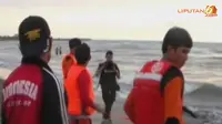 [VIDEO] Tiga Pelajar Hilang Terseret Ombak di Tanjung Bayang