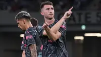 Laga pramusim 2023/2024 yang mempertemukan Bayern Munchen dan Manchester City dalam laga bertajuk Audi Football Summit yang berlangsung di Stadion Nasional Tokyo, Jepang, Rabu (26/7/2023) malam akhirnya dimenangkan The Citizens dengan skor 2-1. James McAtee membawa Manchester City unggul 1-0 pada menit ke-21. Bayern Munchen baru mampu mencetak gol penyeimbang pada menit ke-81 lewat Mathys Tel. Gol Aymeric Laporte empat menit menjelang waktu normal berakhir menjadi penentu kemenangan tim asuhan Pep Guardiola. (AP Photo/Shuji Kajiyama)