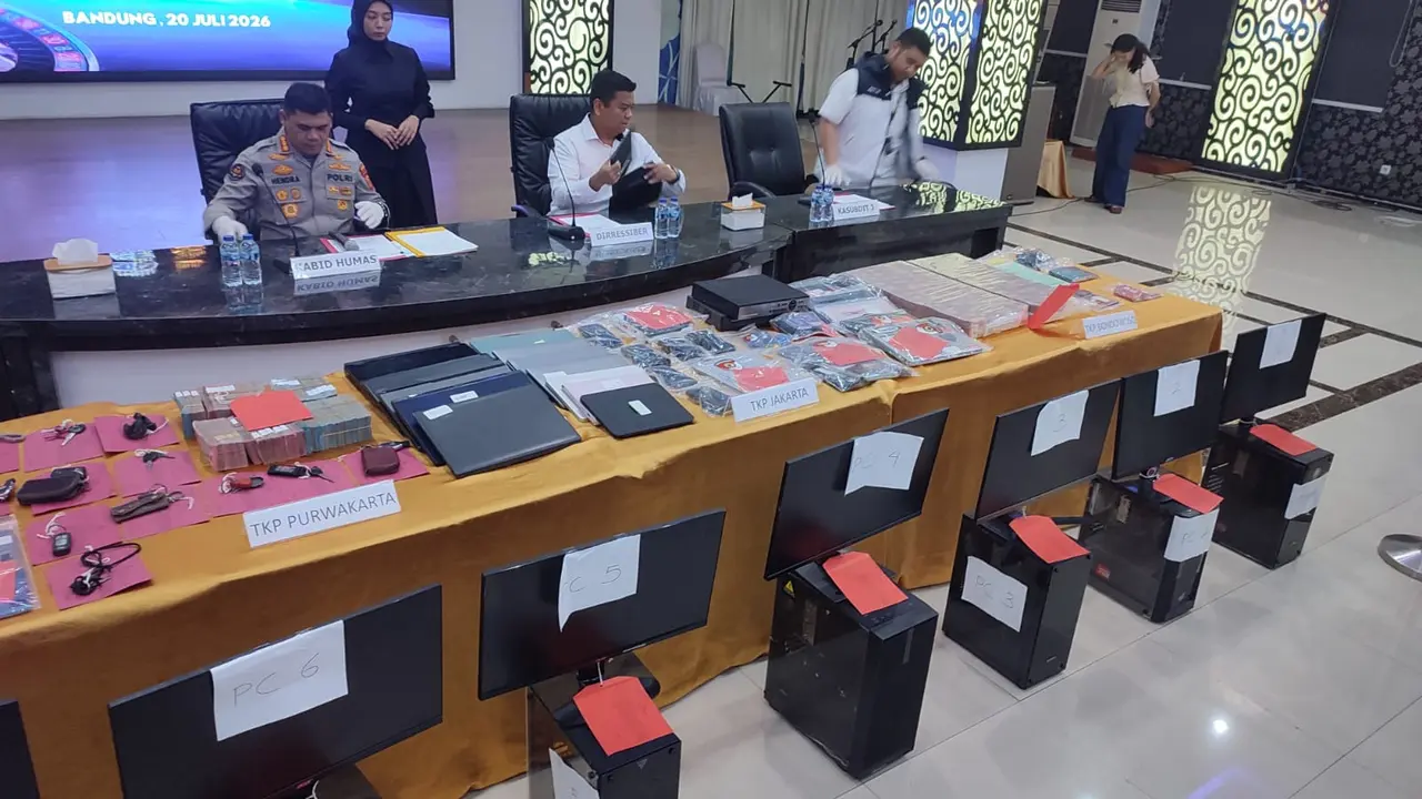 Barang bukti kasus judi online di Jabar