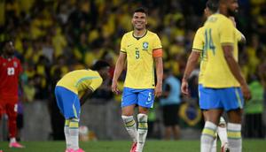 Gelandang Brasil #05, Casemiro, merayakan setelah mencetak gol kedua timnya selama pertandingan persahabatan internasional antara Brasil dan Panama di stadion Maracana di Rio de Janeiro, Brasil, pada 31 Mei 2026. (Mauro PIMENTEL/AFP)