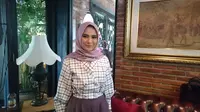 Berikut inovasi desainer busana muslim Restu Anggraini menciptakan hijab antibakteri. (Foto: Liputan6.com/ meita fajriana)
