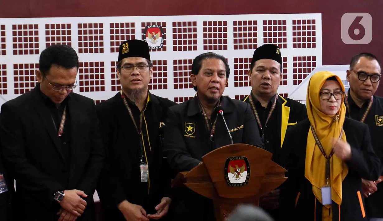 Apabila berkas tersebut dinyatakan tidak lengkap, Partai Ummat dapat melakukan perbaikan sebelum batas waktu akhir pendaftaran bakal caleg DPR RI pada Minggu (14/5) pukul 23.59 WIB. (Liputan6.com/Herman Zakharia)