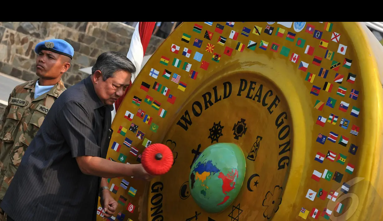 Gong Perdamaian Dunia berstandar internasional memiliki karakteristik berat 250 kg dan diameter 2 meter), Bogor, Selasa (18/8/2014) (Liputan6.com/Johan Tallo)