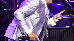 Rod Stewart tampil pada konser amal untuk membantu kanker prostat Raise the Roof yang diselenggarakan oleh Jools Holland di Royal Albert Hall, London, Inggris, 22 Juni 2022. Rod Stewart sendiri sebelumnya berjuang melawan penyakit kanker prostat, namun kini telah mengalami remisi. (Suzan Moore/PA via AP)