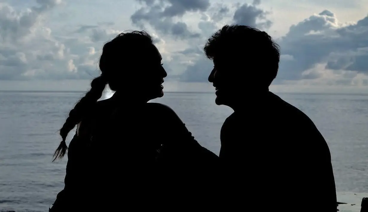 Seperti diketahui, Dimas dan Nadine dikabarkan akan segeran nikah. Belum lama ini, beredar foto Dimas menjalani proses siraman. Hal itu dibenarkan oleh manjer Dimas, Boy yang mengatakan Dimas menjalani siraman pada 29 April. (instagram/dimsanggara)