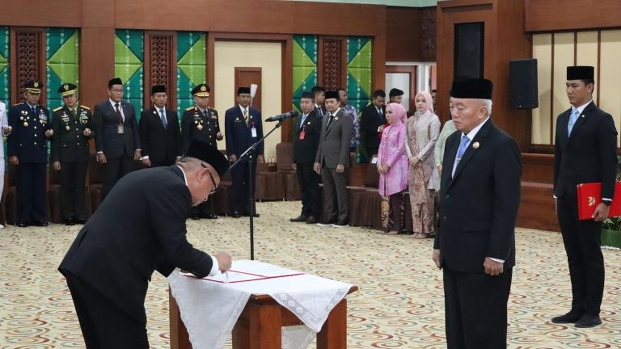 Gubernur Kalsel H. Muhidin Melantik Sekda & Pimpinan Tinggi Pratama