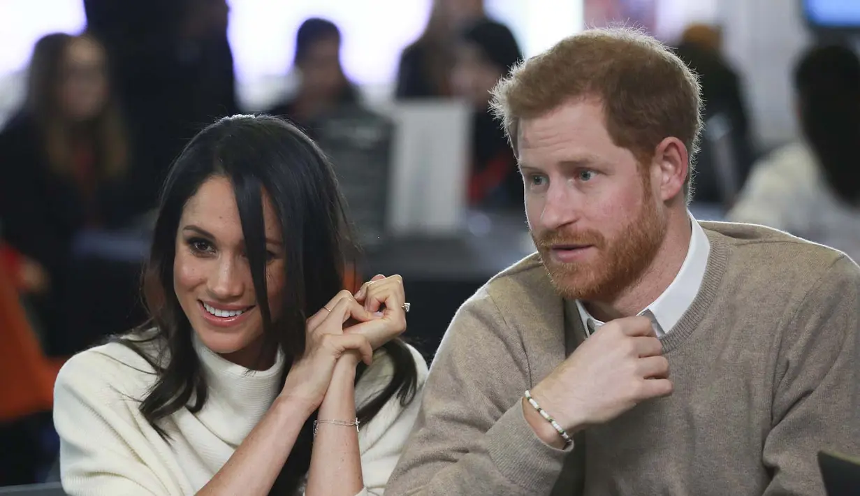 Hubungan Meghan dan pangeran Harry sejak awal memang terkesan tertutup dari publik. Namun pada akhirnya mereka buka suara, dan Meghan mengatakan bahwa ia sudah resmi berpacaran dengan Pangeran Harry. (Foto: AFP)