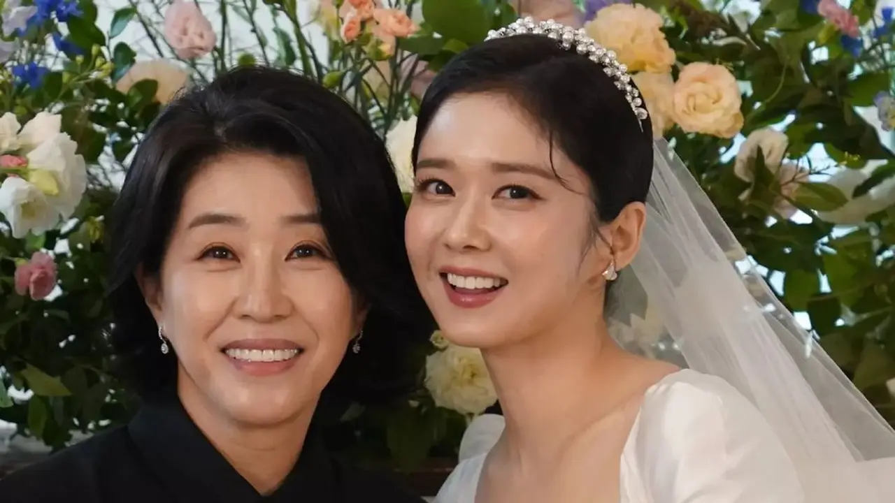 Kim Mi Kyoung dan Jang Nara. (Instagram/ kim_mee_kyung)