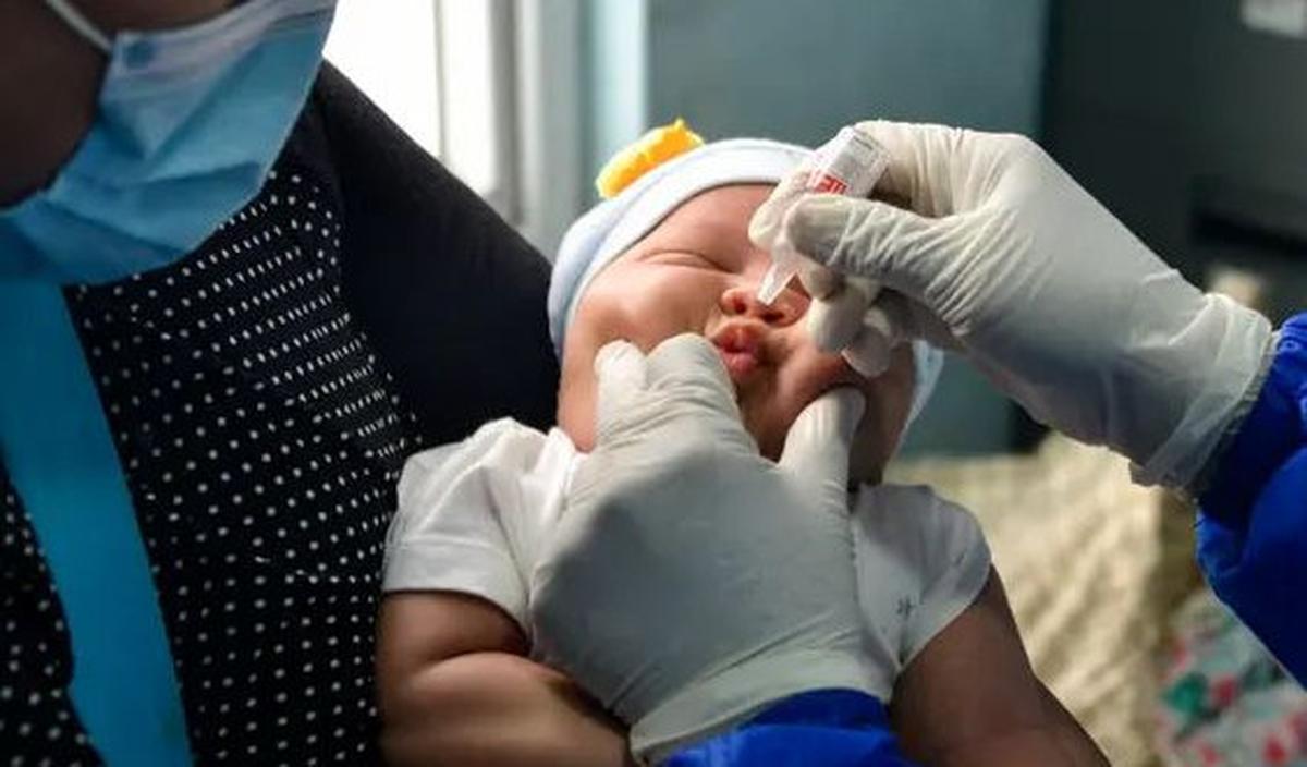 Mencegah anak untuk tidak terinfeksi Polio penting.&nbsp;