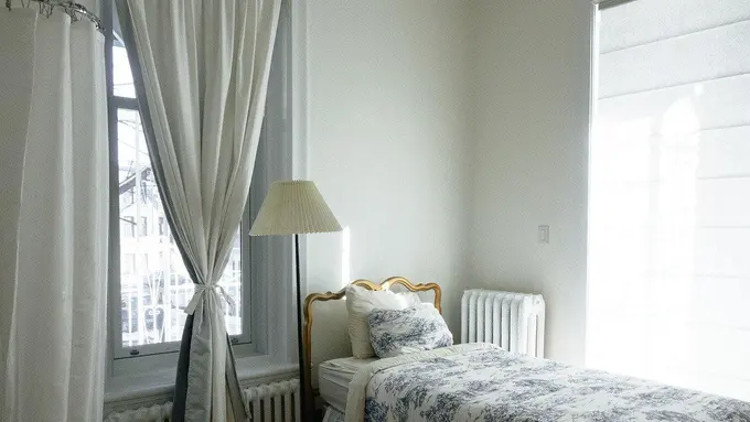 5 Tips Praktis Mengubah Kamar Tidur Sempit Jadi Terasa Luas dan Lebih Nyaman