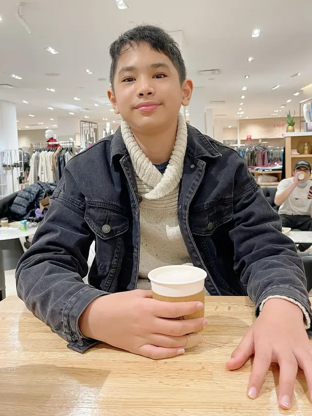 Berdarah Indonesia dan India, Ini 6 Potret Karan Pradhi Anak Bunga Zainal
