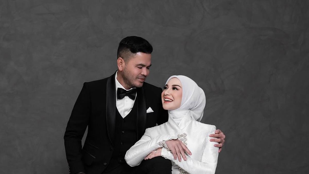 Photoshoot Irish Bella Bersama Keluarga, Inspirasi Menarik Outfit Formal dan Bertema Adat