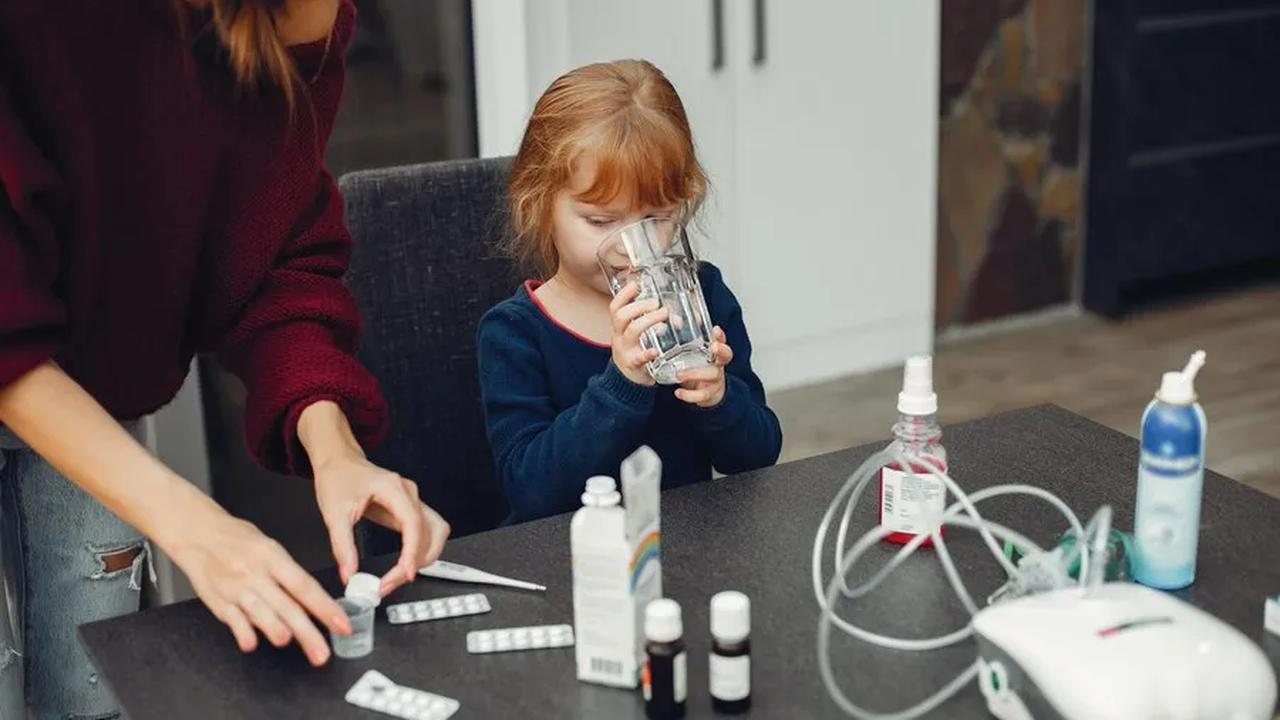 Pengobatan pneumonia pada anak tergantung pada penyebabnya.