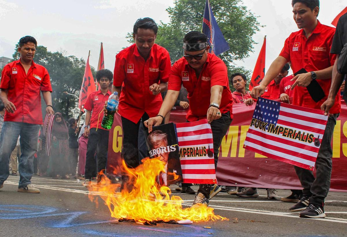 FOTO: Solidaritas Rakyat Biasa Gelar Aksi Damai Dukung Rakyat Venezuela
