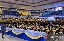 Pilih Umrah atau S2? Ini Hadiah Spesial Gubernur Jatim untuk Wisudawan Terbaik UT Surabaya Ber-IPK 3,91!