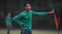 Bek Timnas Indonesia U-22, Hansamu Yama, saat latihan di Lapangan SPH Karawaci, Banten, Selasa (8/8/2017). Latihan dilakukan sebagai persiapan jelang SEA Games 2017 Malaysia. (Bola.com/Vitalis Yogi Trisna)