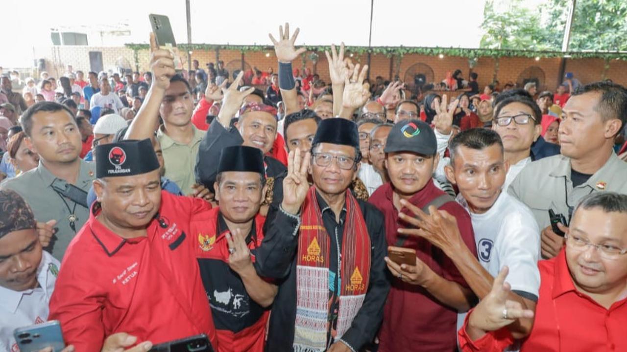 Cawapres nomor urut 3 Mahfud MD mengungkapkan strategi ofensif dan defensif untuk membangun kesejahteraan rakyat Indonesia.