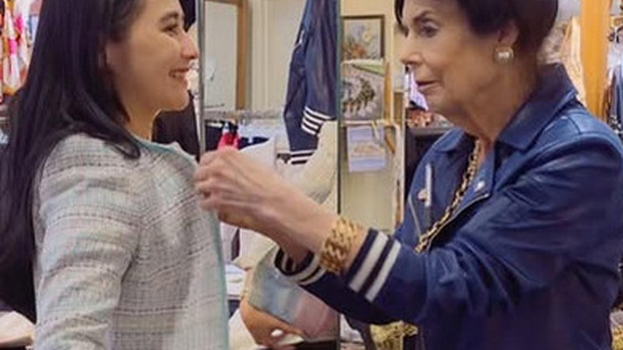 Potret Bahagia Prilly Latuconsina Bertemu & di-Styling Langsung oleh Pemilik Butik Legendaris di New Orleans